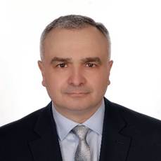 Obraz zawierający osoba, Ludzka twarz, ubrania, krawat
Opis wygenerowany automatycznie